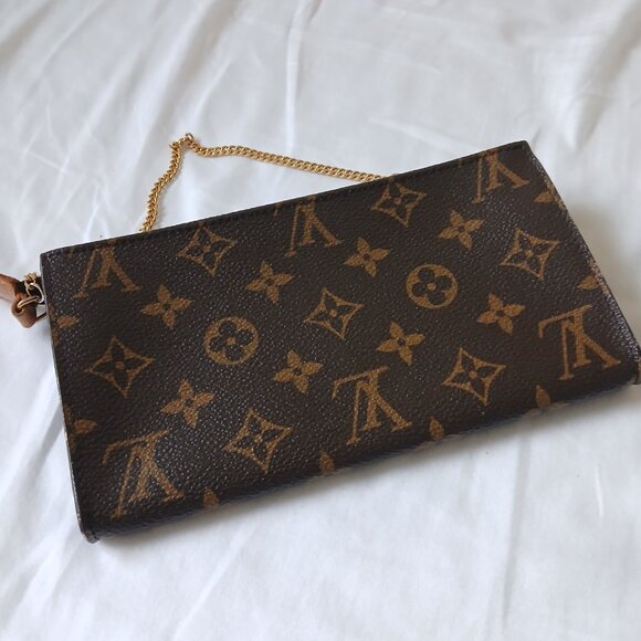 Louis Vuitton Accessory Zip Pouch w/ Removable Chain - Picture 3 of 16